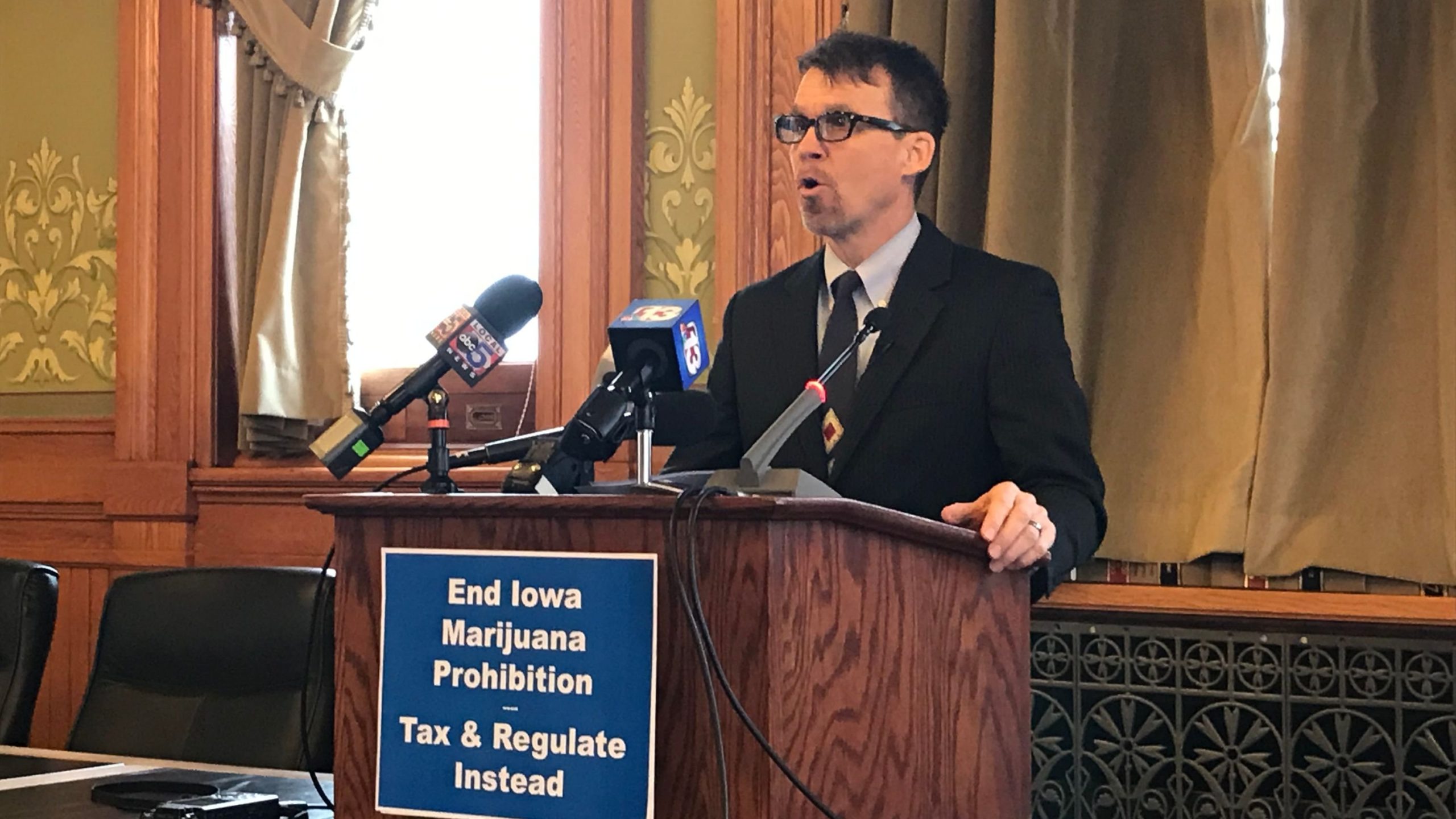 Iowa senator's plan for recreational marijuana would tax buds like beer
