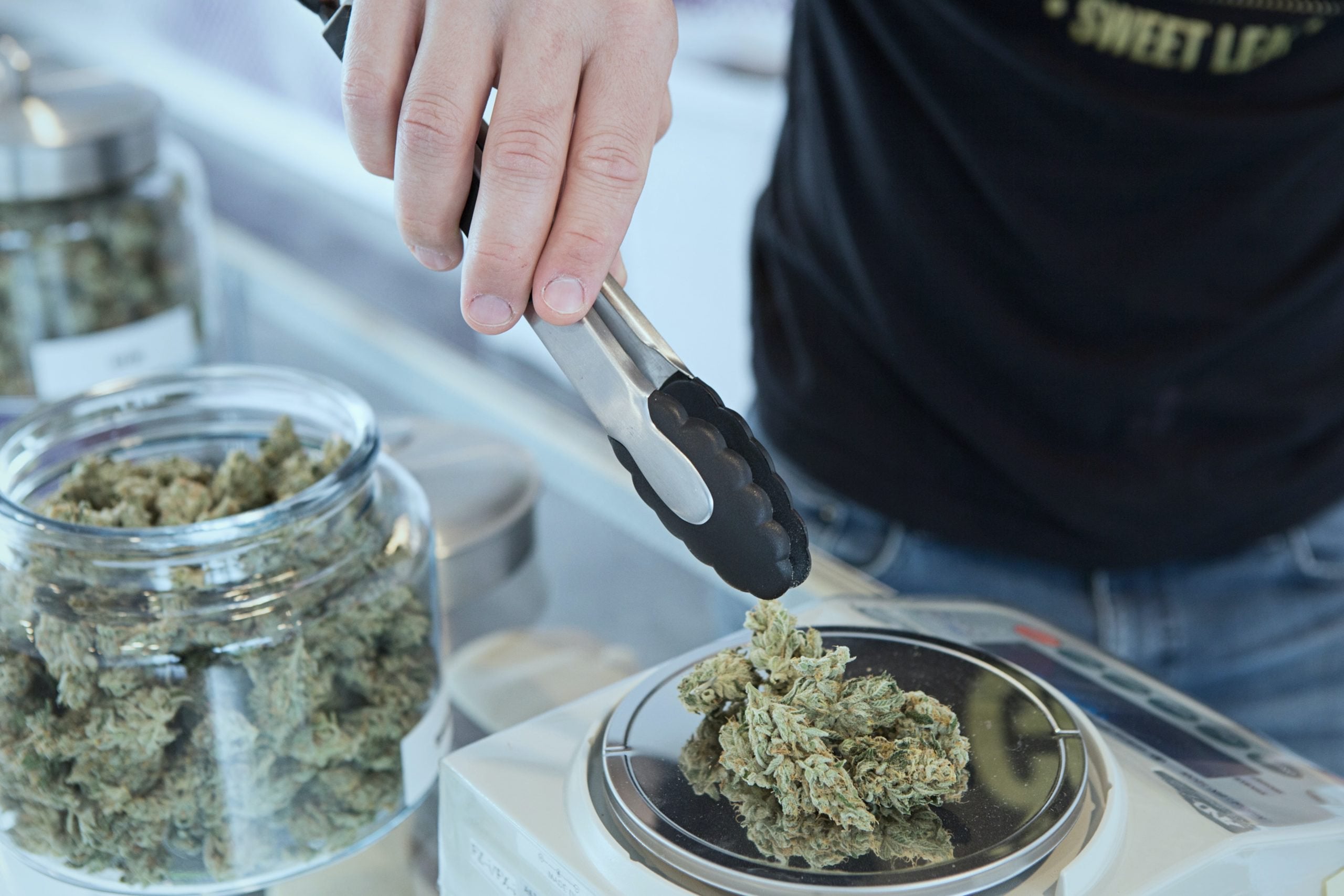 Vermont: Governor Scott lets bill establishing marijuana marketplace become law